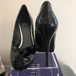 Stuart Weitzman Black Pumps size : 8 M Brand New